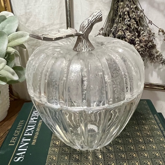 🤍Crystal Apple Candy Dish with Frosted Lid - Picture 3 of 11